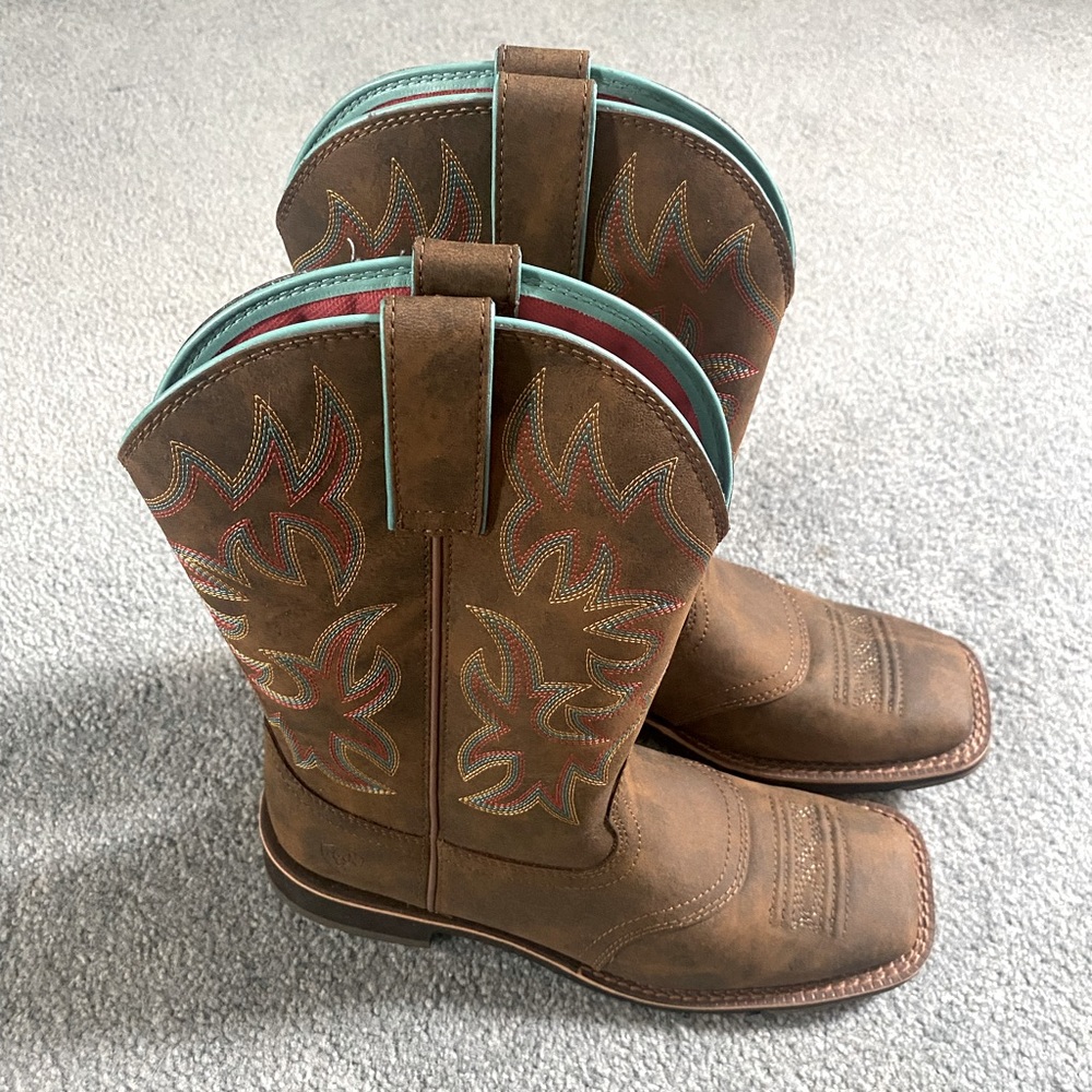 Ariat cowgirl boots
